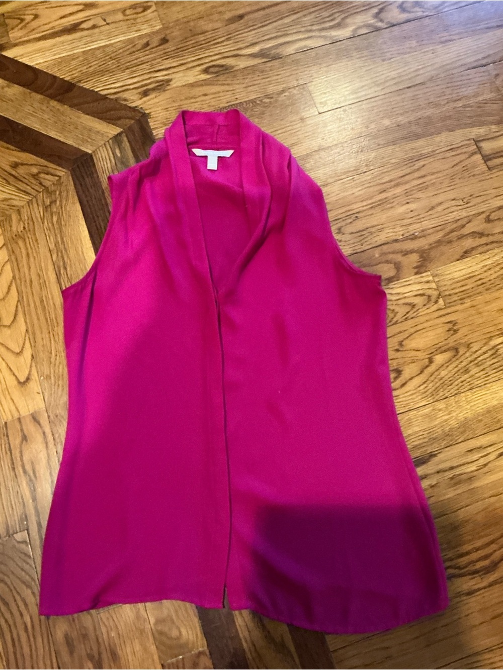Banana Republic Sleeveless V-Neck Blouse in Bright Magenta Size 2